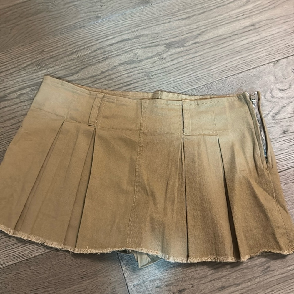 Pleated mini skirt